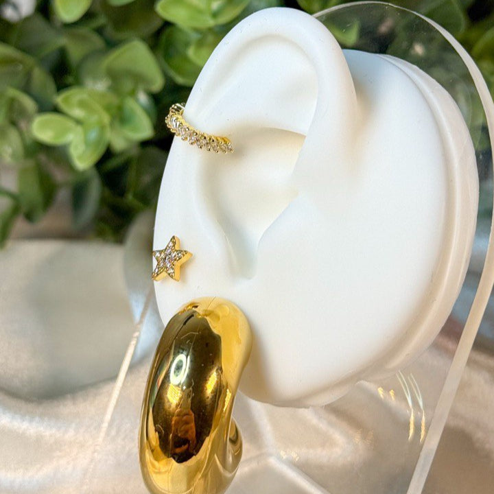 Shiny quartz earcuff