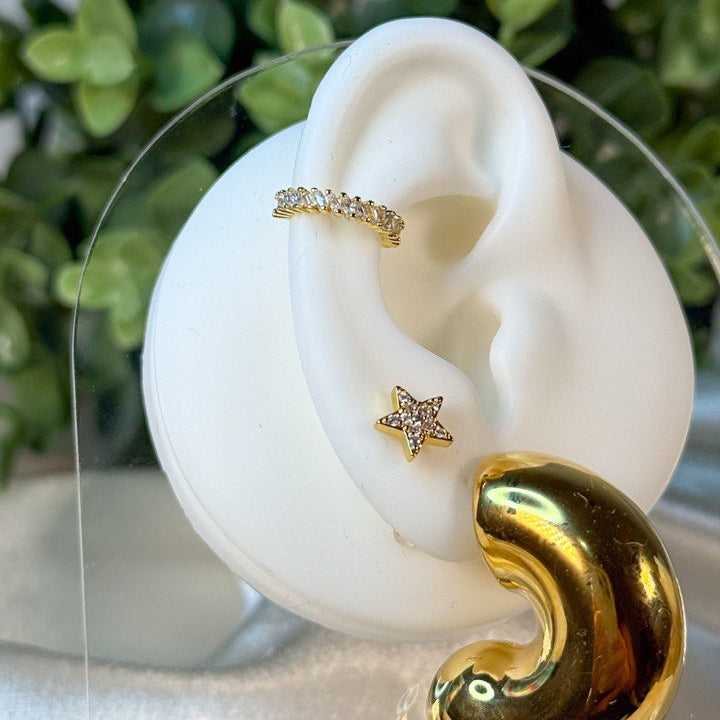 Shiny quartz earcuff