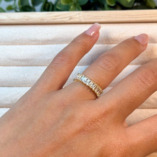 Shiny quartz ring