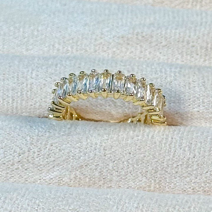 Shiny quartz ring