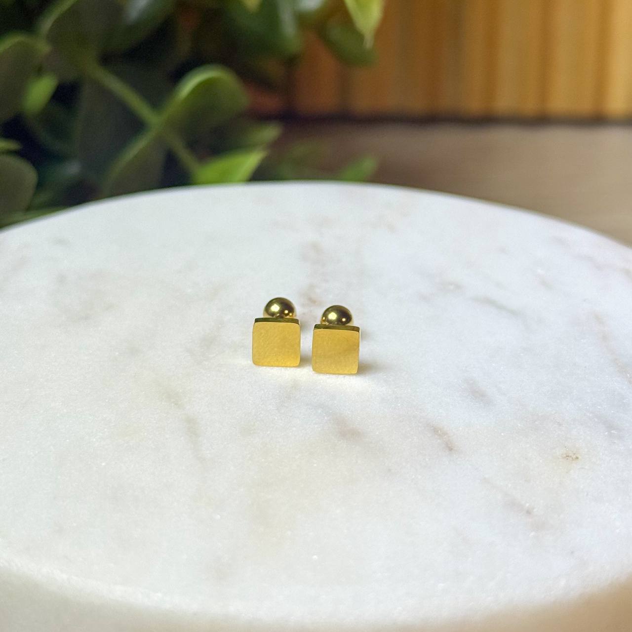 SINGLE PIECE STUD