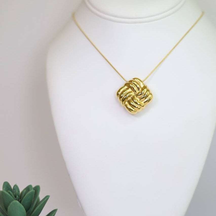 Curvy square Necklace